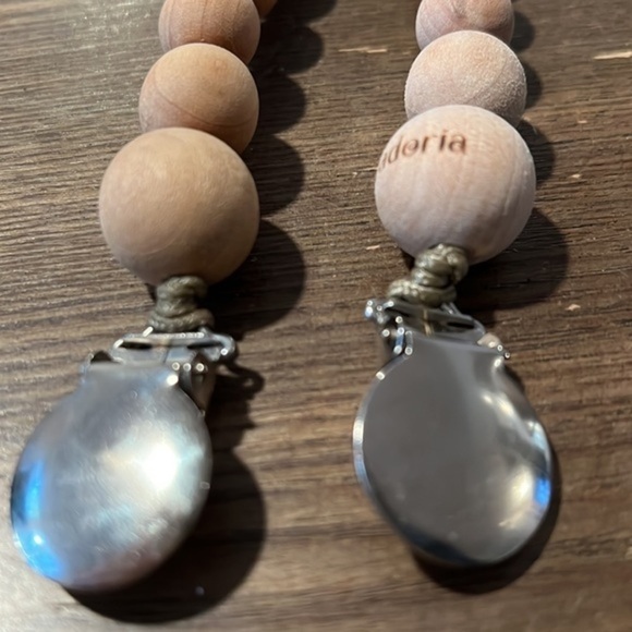 Wooden Pacifier Clip Set of 4 - Picture 8 of 11